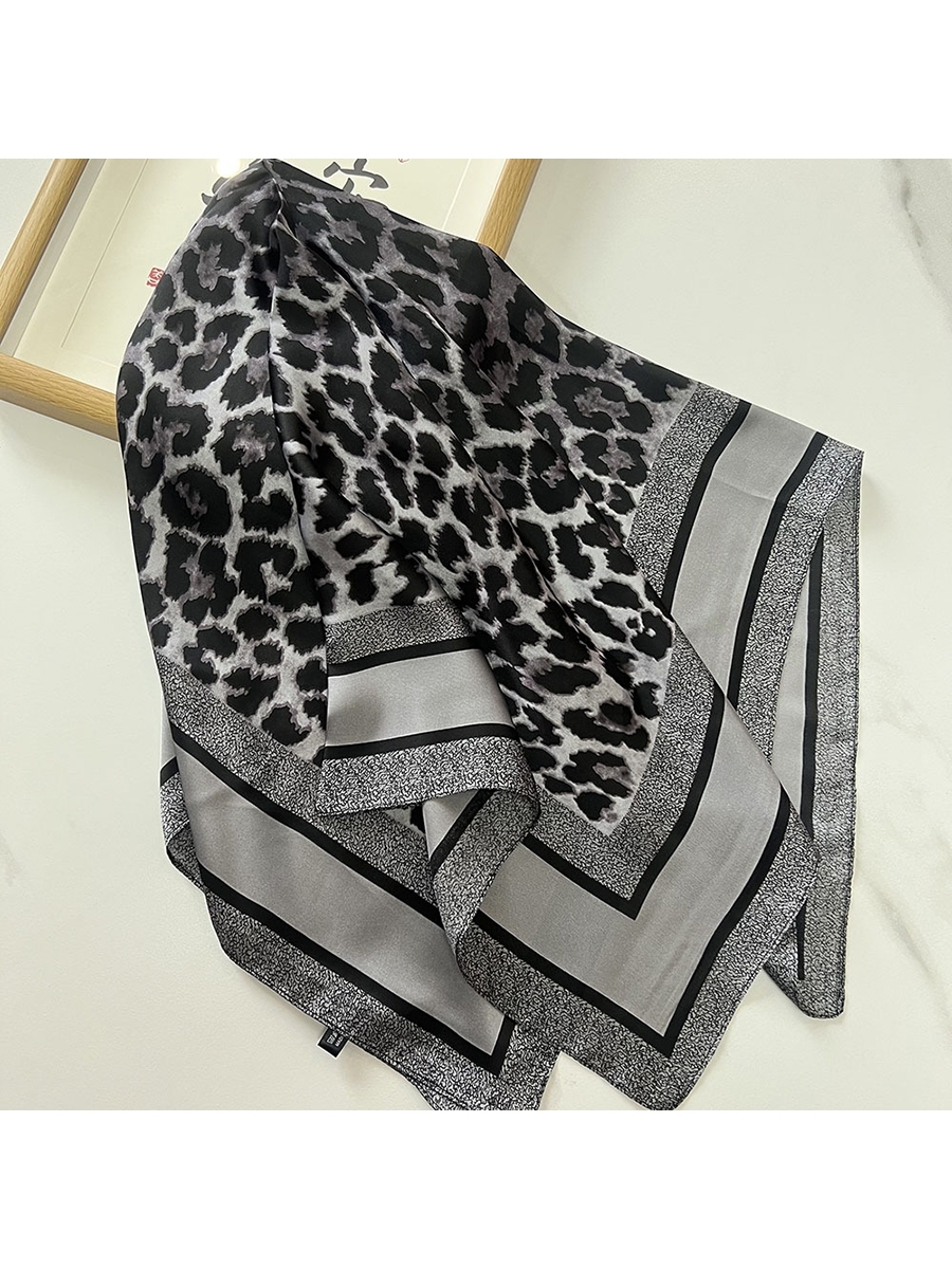 VB_33178 Platok 70x70 LEOPARD, cvet seriy-cherniy_3
